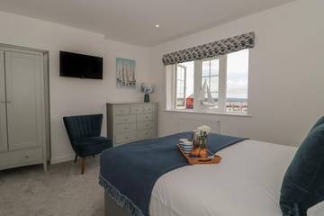 Cottage for 6 People in Poole, Poole Harbour, Photo 2