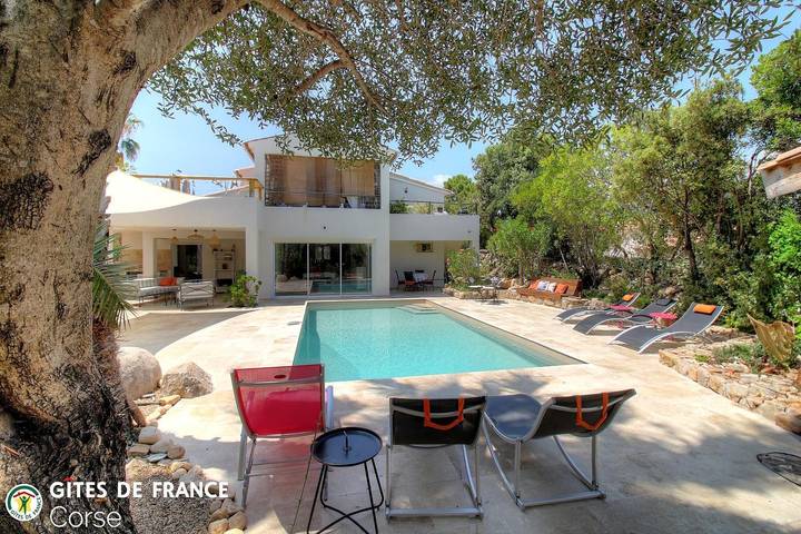 Gîte pour 6 personnes, avec Terrasse et Jardin ainsi que Piscine et Vue dans Sainte-Lucie de Porto-Vecchio - 2