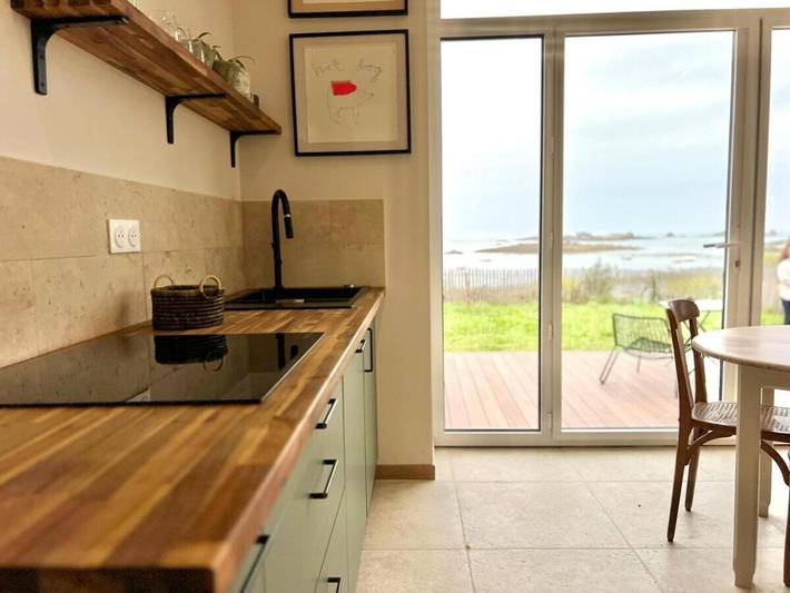 Gîte pour 2 personnes, avec vue ainsi que jardin et terrasse dans Plage Du Billou Santec - 2