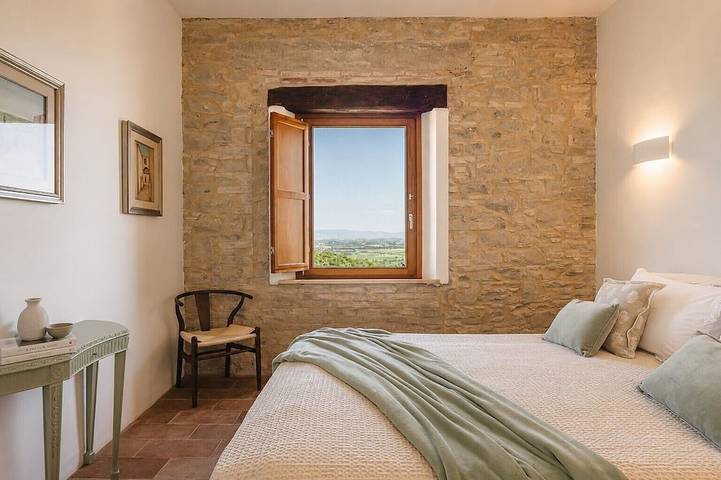 Appartamento intero, Panoramic Views in the Heart of Tuscany, Historic Borgo Apartment with balcony. in Sinalunga, Siena e dintorni