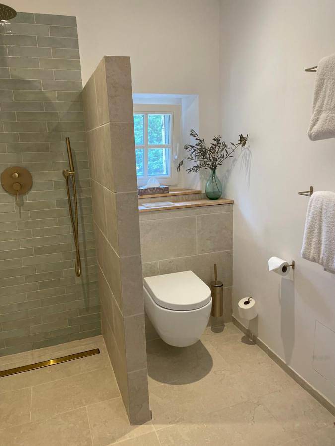 Location de vacances pour 2 personnes, avec terrasse et jardin ainsi que piscine et vue à Gargas - 4