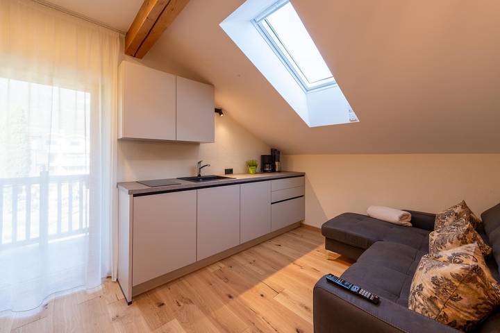 Entire studio, Studio Apartment 'Weinangerhof Apartment Birnbaum' with Mountain View, Wi-Fi and Air Conditioning in St. Pauls, Eppan an der Weinstraße