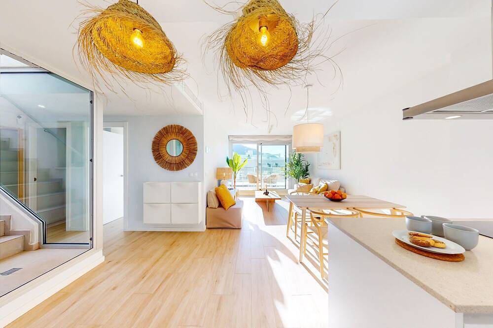 Penthouse with large terrace, Wifi, A/C, garage, swimming pool, gym. Walking distance to beach and centre. in Montgo, Dénia