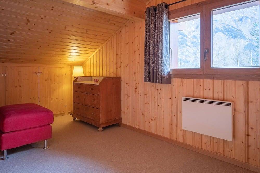 Atemberaubendes alleinstehendes Ferienhaus für 4 Leute mit  W-Lan, Tv, Terrasse und Parkplatz in Ovronnaz, Chamoson