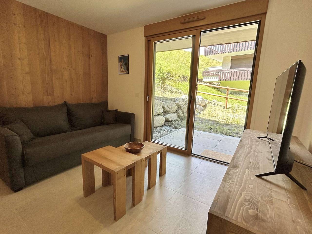 Entire apartment, Modern 3-Room Apartment, Ski-In Access, Sleeps 6, with Parking and Heated Ski Locker in Combloux in Combloux, Pays du Mont-Blanc