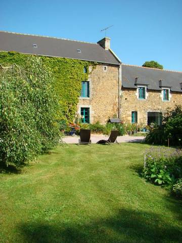 Gîte pour 11 personnes, avec jardin et vue à Saint-Donan