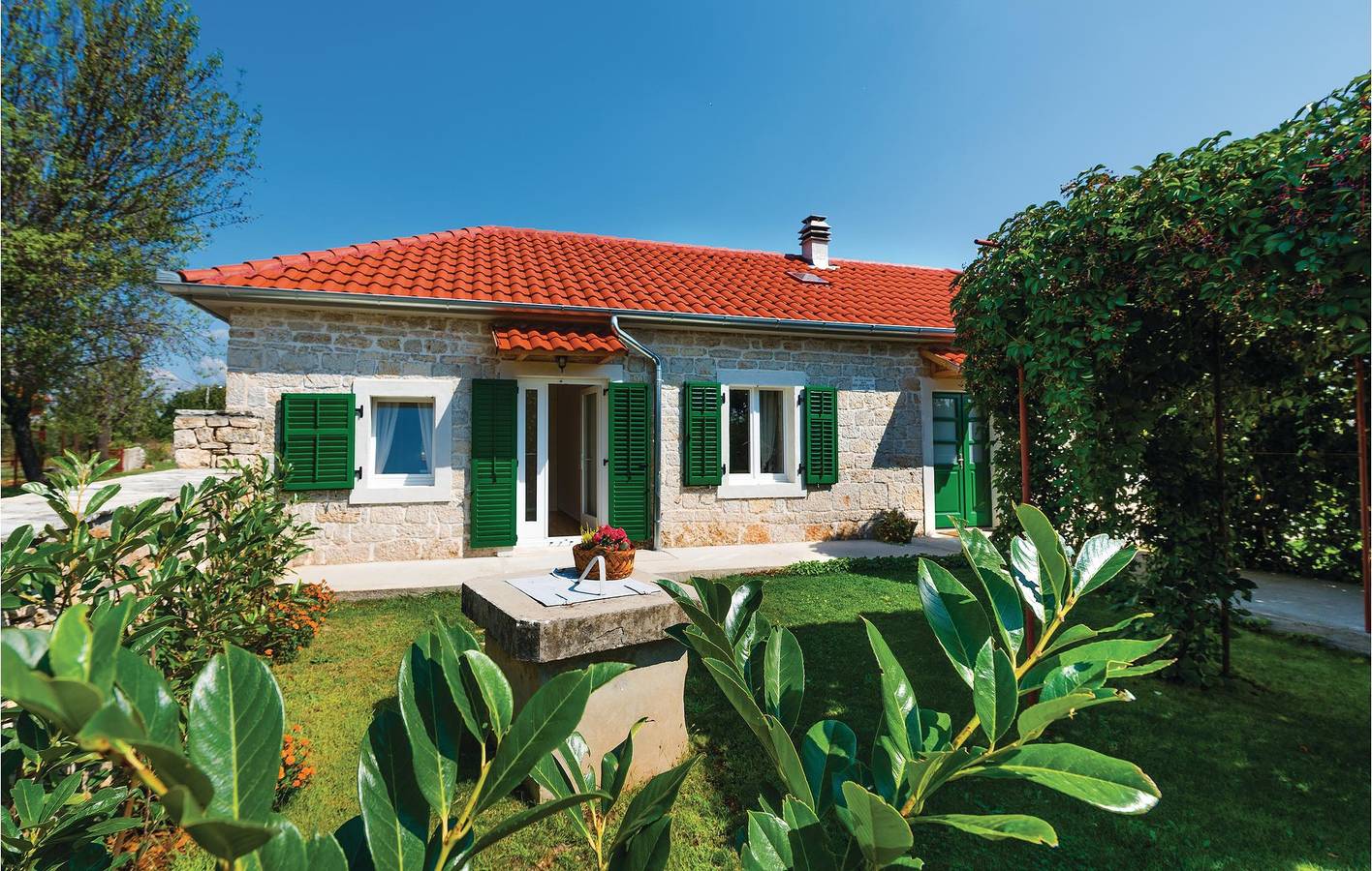 Ferienhaus für 6 Personen mit Terrasse in Puljane, Dalmatinisches Zagora