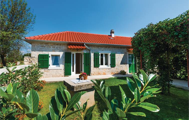 Gemütliche Ferienwohnung mit Pool und Terrasse in der Nähe des Flusses Krka in Puljane, Dalmatinisches Zagora