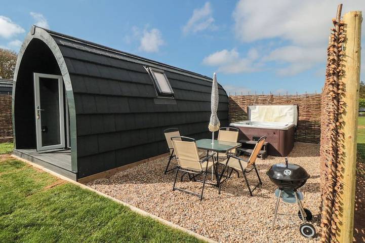 Cottage for 4 people, with pool and garden as well as hot tub in North Yorkshire