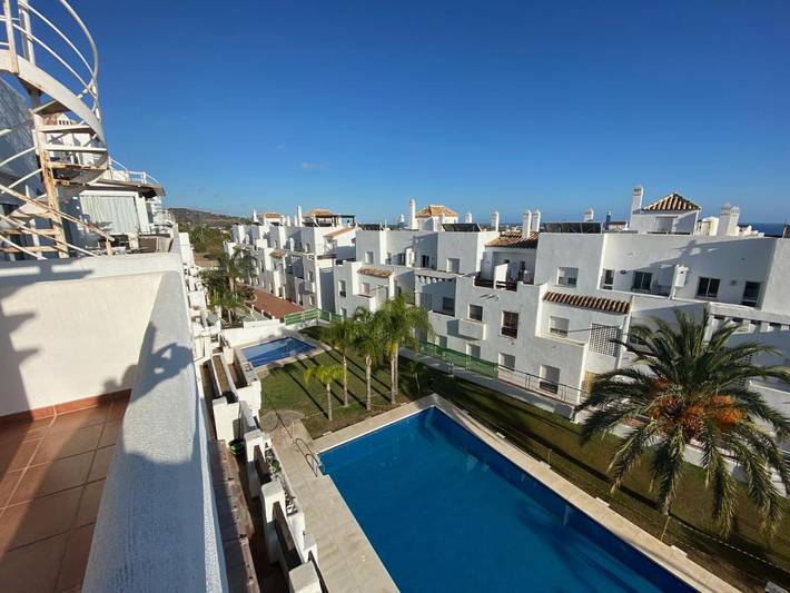 Apartamento para 4 personas, con Balcón y Terraza además de Jardín y Piscina en Valle Romano