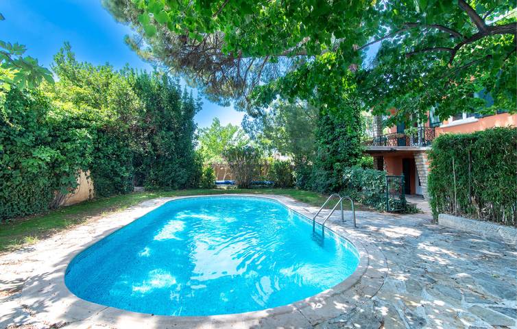 Location de vacances pour 6 personnes, avec terrasse ainsi que jardin et piscine, animaux acceptés à Pertuis - 3