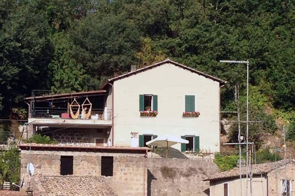 2 stöckiges Ferienhaus mit 2 großen Terrassen  einem sensationellen Ausblick in Mazzano Romano, Rom Provinz