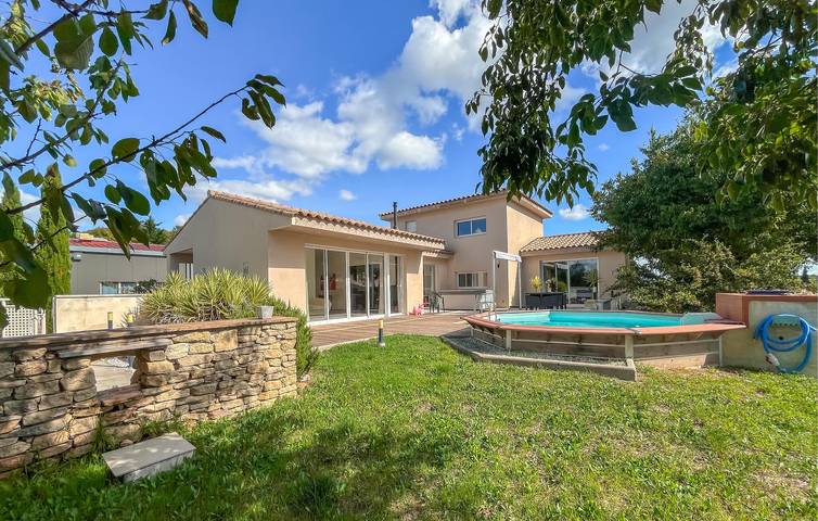 Maison de vacances pour 4 personnes, avec terrasse et piscine, animaux acceptés