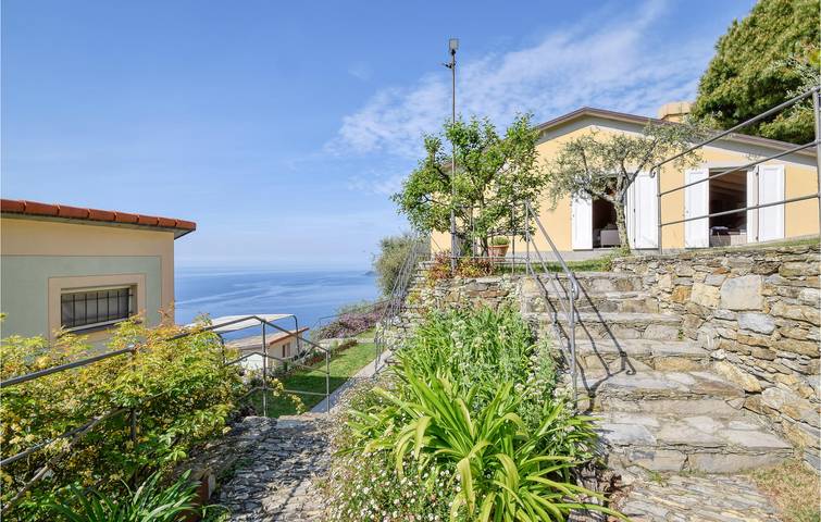 Location de vacances pour 8 personnes, avec terrasse ainsi que piscine et jardin à Zoagli - 2