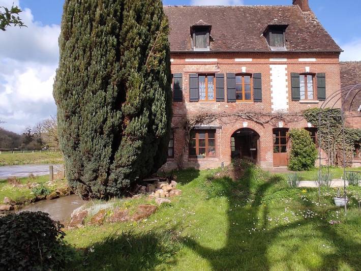 Appartement entier, Charmant appartement avec vue rivière, Wifi et parking in Oise