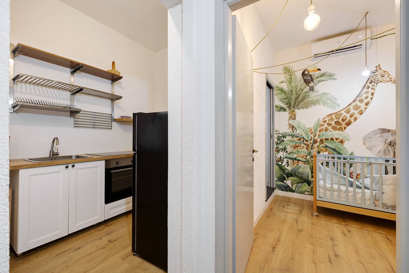 Entire apartment, Apartment 'Home Charlene' with Wi-Fi in Albenga, Riviera di Ponente