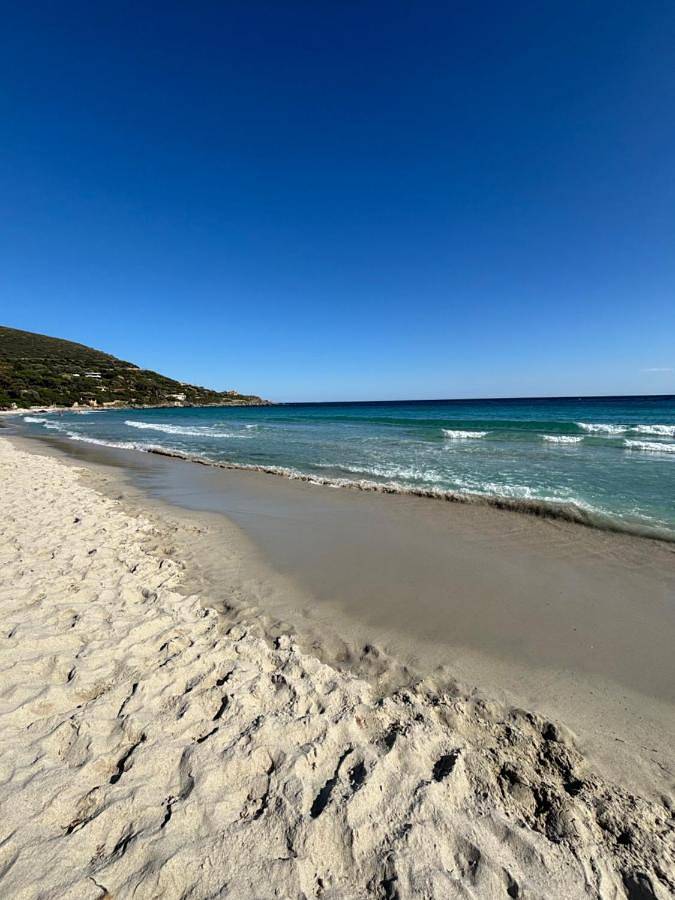 Casa sulla spiaggia per 6 persone, con giardino e panorama in Sud della Sardegna