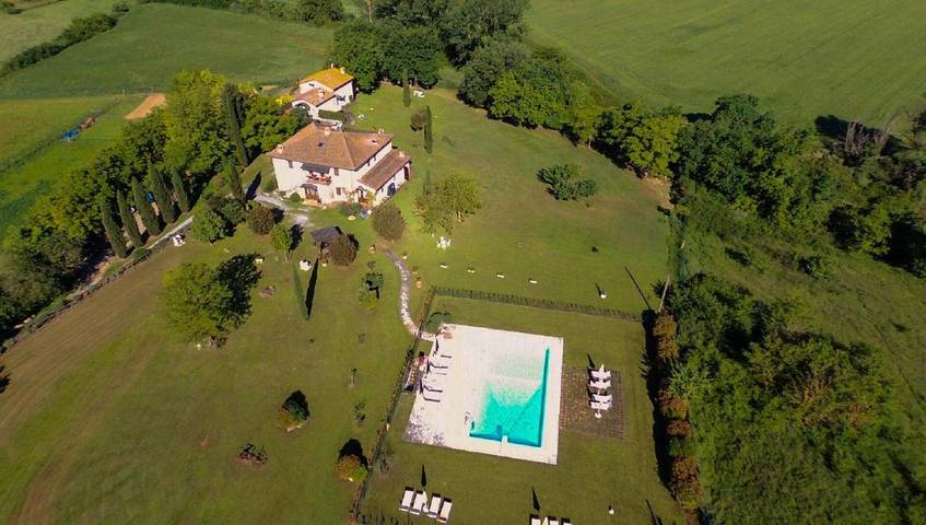 Agriturismo per 7 persone, con Terrazza e Giardino nonché Piscina e Panorama a Monteriggioni