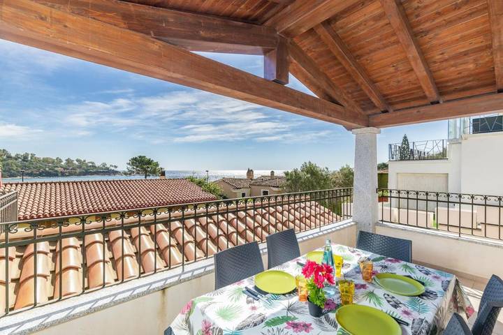 Ferienwohnung für 3 Personen, mit Balkon und Terrasse sowie Garten und Ausblick
