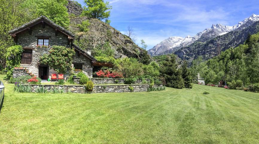 Location de vacances pour 5 personnes, avec Terrasse ainsi que Jardin et Vue dans Alpe Devero