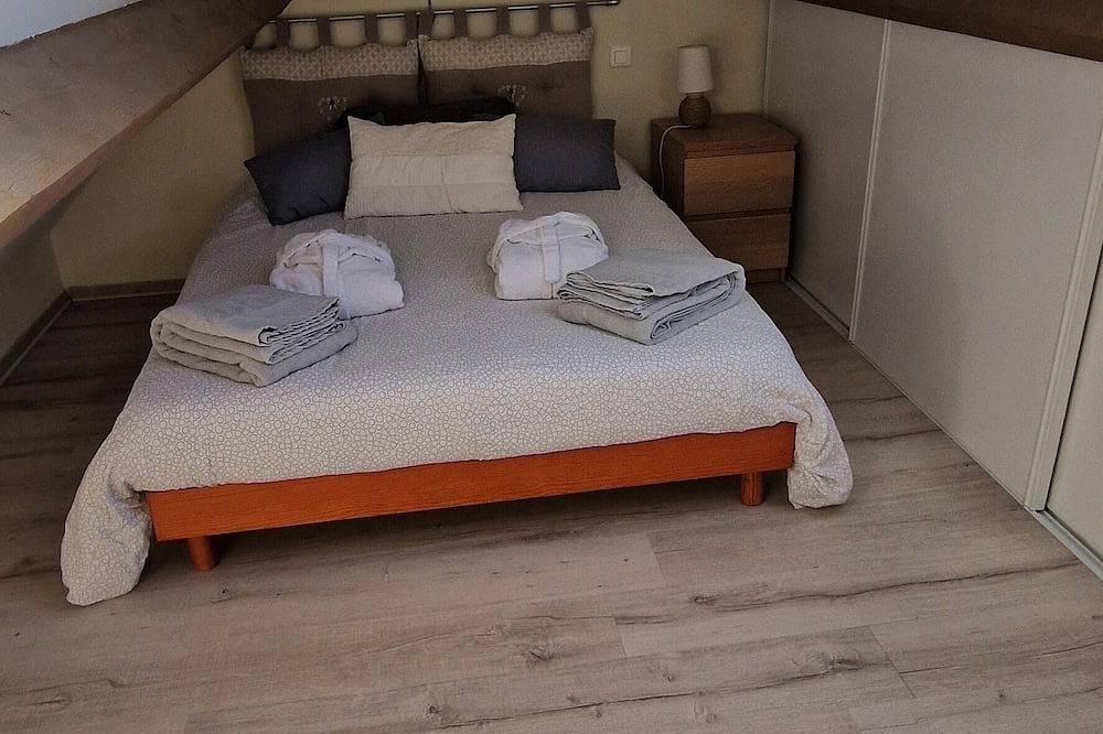Small house near Rouen parking space + car charging socket in Franqueville-Saint-Pierre, Región de Rouen
