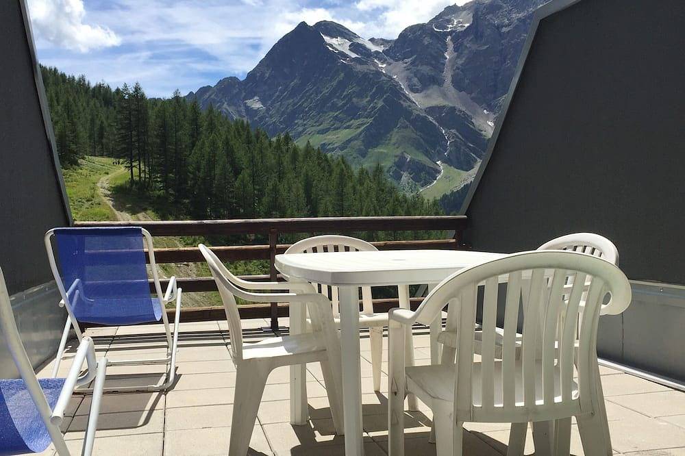 Appartamento intero, Bilocale panormaico con terrazzi a Cervinia. Fronte piste da sci. Wifi incluso. in Cervinia Cielo Alto, Valtournenche