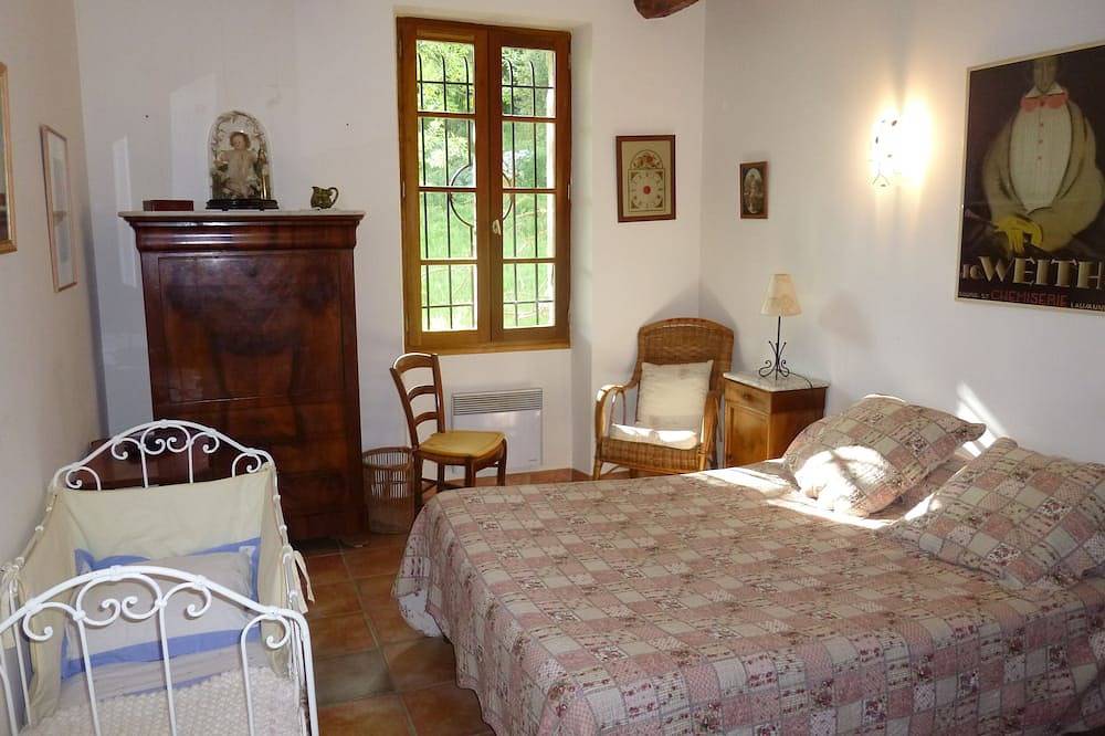 Charming apartment in a Provencal country house, private beach, riverside in Le Thoronet, Draguignan region