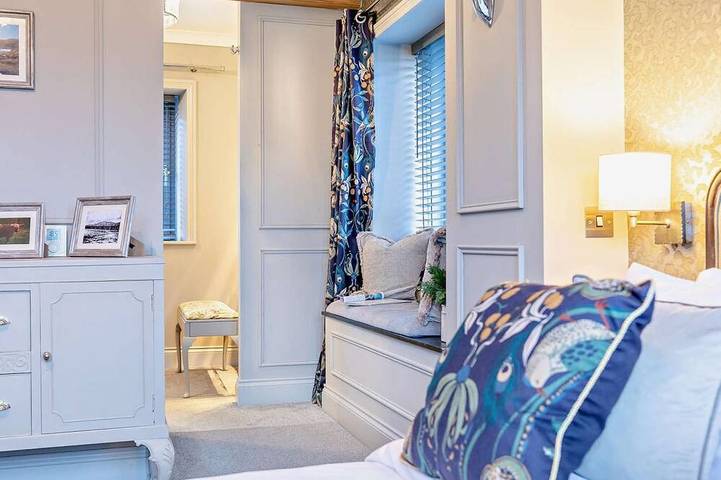 6 Bed in Huddersfield in Westliches Yorkshire