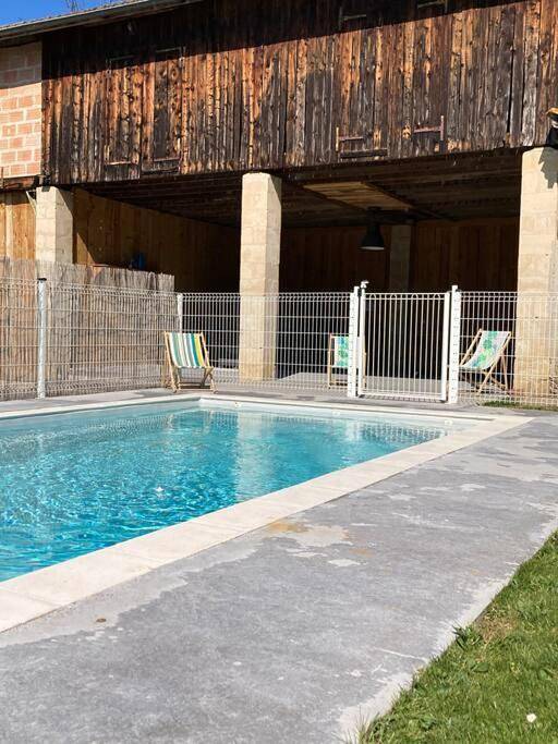 Gîte pour 6 personnes, avec jacuzzi et piscine ainsi que terrasse et jardin