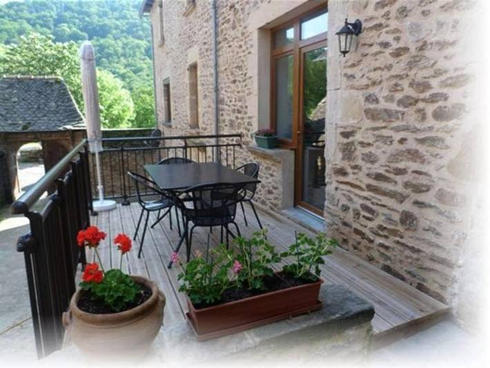 Gîte pour 4 personnes, avec vue et jardin, animaux acceptés à Belcastel - 2