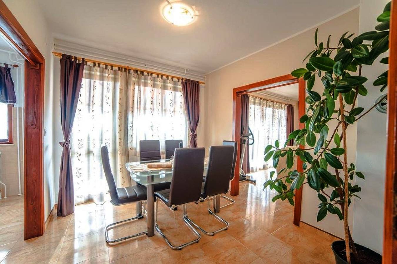 Ganze Wohnung, Herrliches Apartment mit Whirlpool, Liegestühlen bei Rovinj in Maružini, Zentralistrien