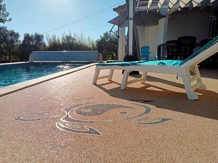 Location de vacances pour 6 personnes, avec terrasse et piscine à Jonquières-Saint-Vincent - 2