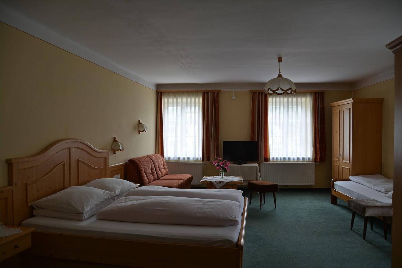 Doppelzimmer mit Dusche, Wc in Tamsweg, Bezirk Tamsweg