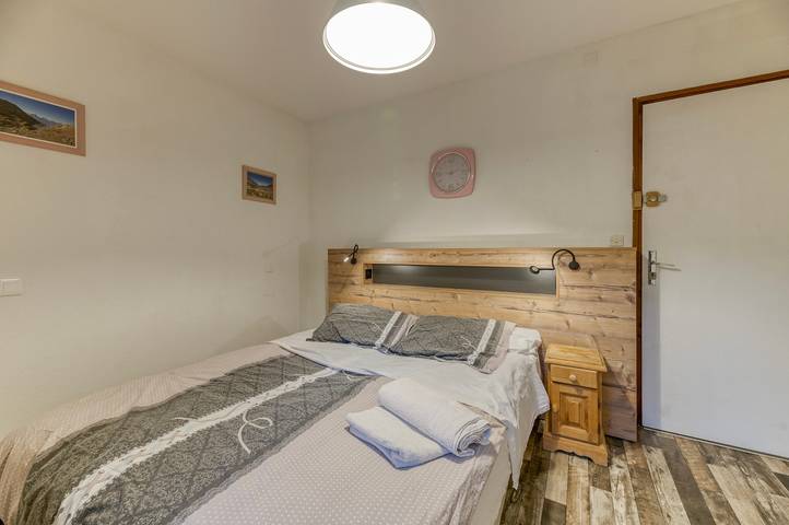 Habitación 'Chambre 1' con vistas a la montaña y balcón in Oz (desambiguación), Parque Nacional de los Ecrins
