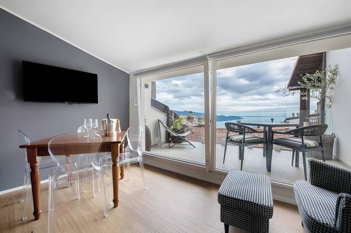 Vakantiewoning voor 2 personen, met uitzicht op het meer en balkon in Tignale