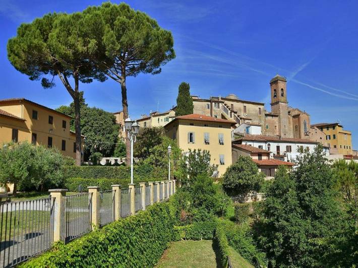 Ferienhaus für 6 Personen, mit Balkon und Terrasse sowie Garten und Pool in Lari