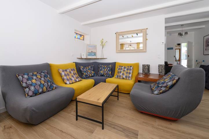 Holiday Home “Ty Bihan Sioul” with Terrace and Wi-Fi in Sarzeau, Côte des Mégalithes