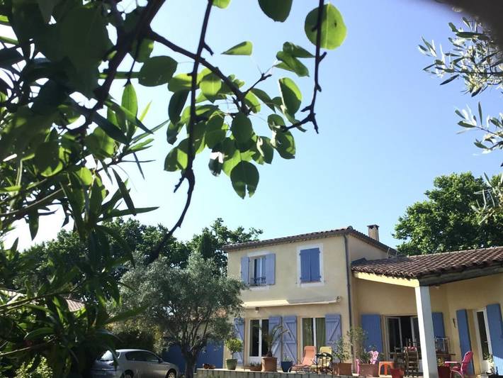 Location de vacances pour 6 personnes, avec Terrasse et Jardin ainsi que Piscine et Vue dans Le Rayon Vert