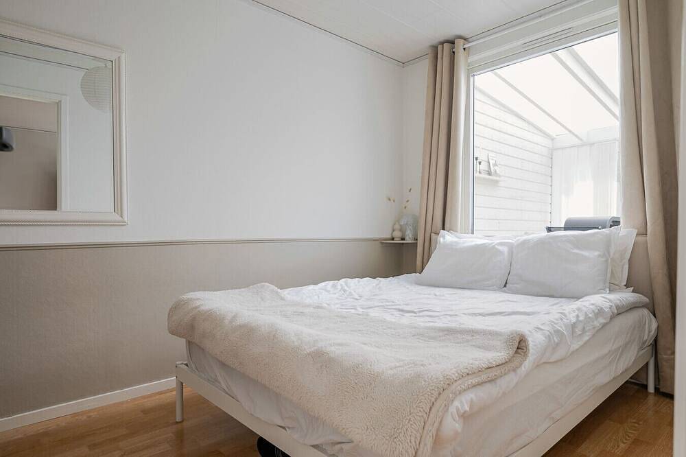 Calm and Comfortable 3Br Family Home with Bbq and Shared Pool in Tyresö, Schwedische Ostsee