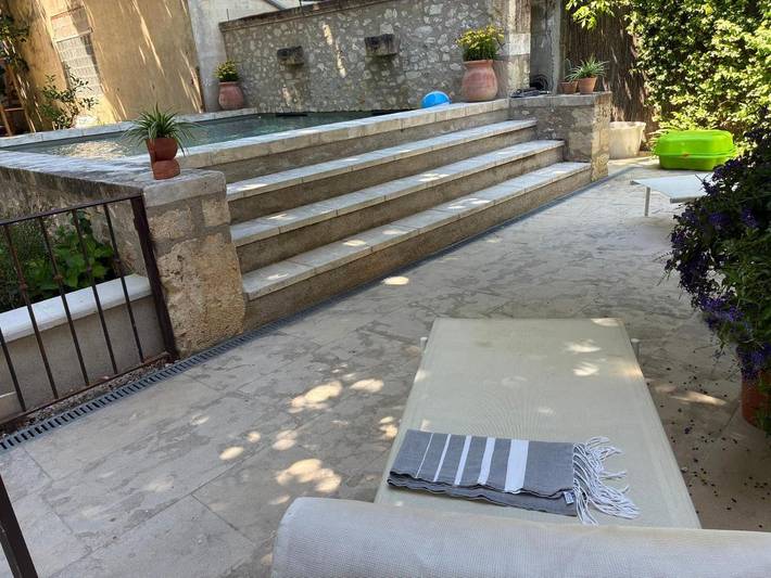 Location de vacances pour 2 personnes, avec piscine ainsi que vue et jardin à Cabannes - 4