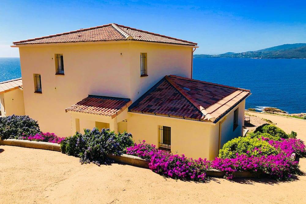 Appartement entier, Joli Studio Climatisé Pour 2 Personnes Superbe Vue Sur Le Golfe & Plage À Sagone in Sagone, Coggia