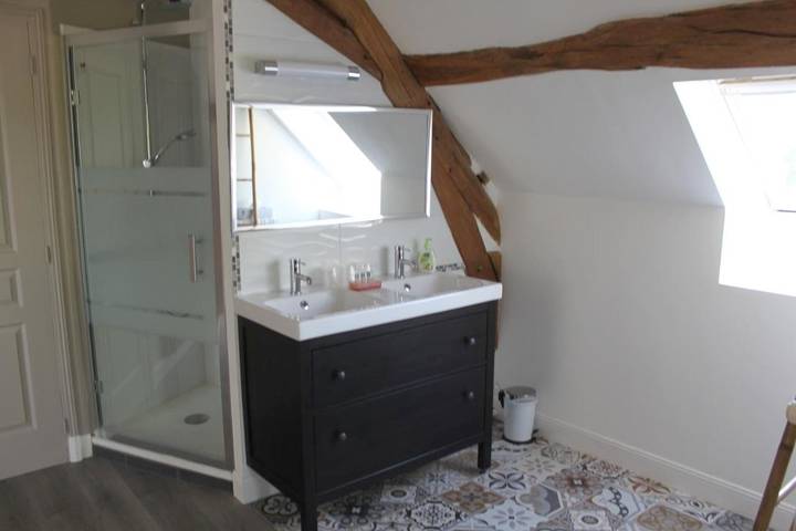 Location de vacances pour 3 personnes, avec piscine ainsi que vue et jardin, adapté aux familles à Francueil - 3