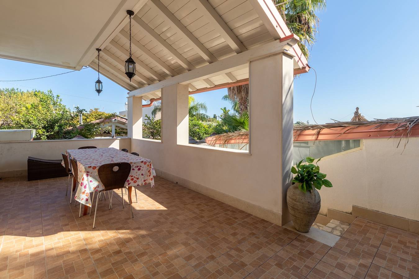 Appartement entier, Appartement avec vue sur jardin et piscine, véranda privée in Tegolaio, Pozzallo