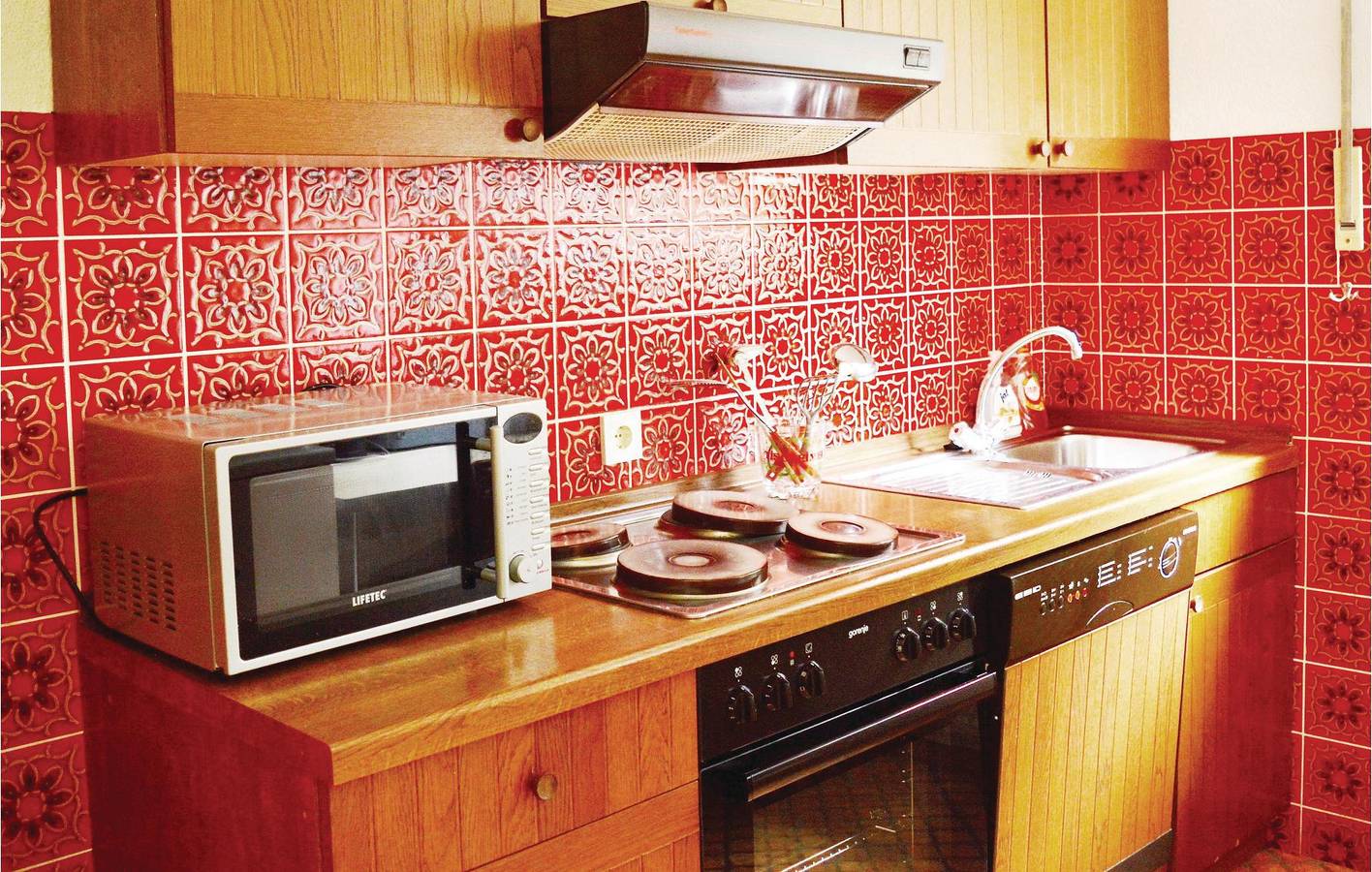 Ganze Ferienwohnung, Gemütliche Wohnung mit Parkplatz und Terrasse | 2,5km nach Rhöda in Breuna, Hessisches Bergland