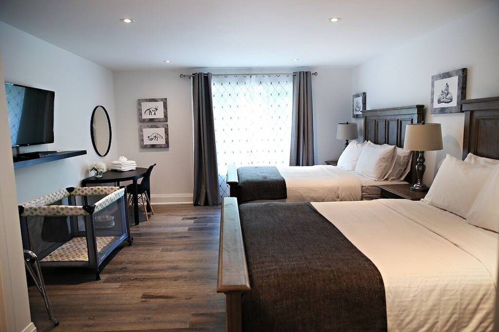 Cottage for 10 People in Muskoka, Lake Huron ON