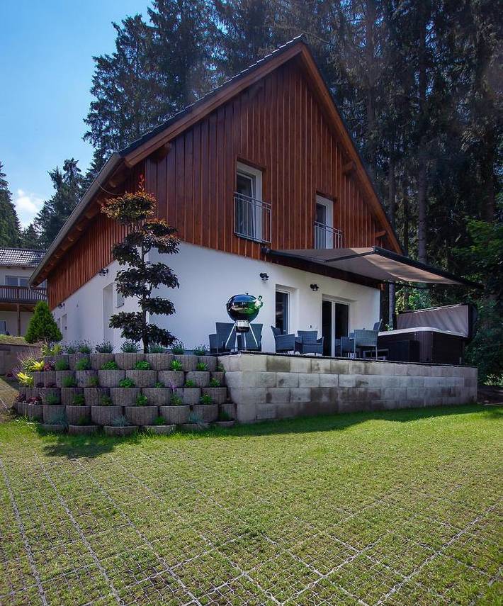 Ferienwohnung für 5 Personen, mit Ausblick und Sauna sowie Seeblick und Garten