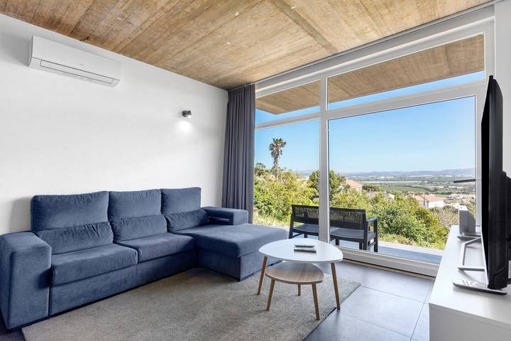 Apartamento entero, Apartamento 'Colina Do Sol 2' con vistas a la montaña, piscina privada y aire acondicionado in Amoreira, Leiria District