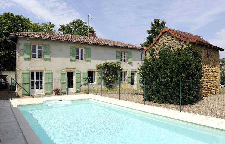 Gîte pour 6 personnes, avec Terrasse ainsi que Jardin et Piscine