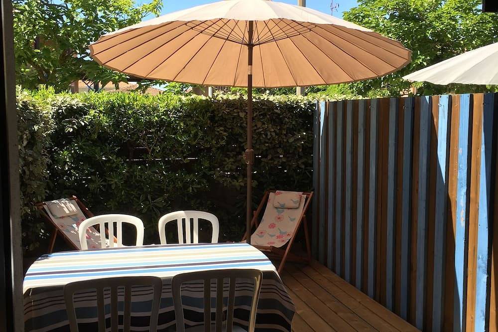 A Deux pas de la Plage, Maison Mitoyenne Avec Jardin Terrasse in Biscarrosse Plage, Biscarrosse