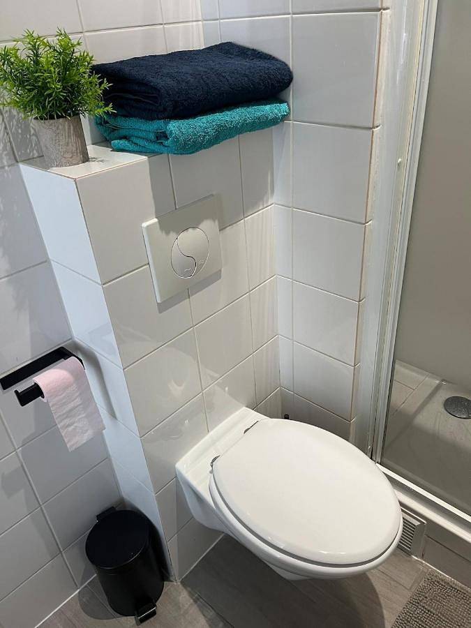 Appartement entier, One-Bedroom Apartment in Les Lilas, Seine-Saint-Denis